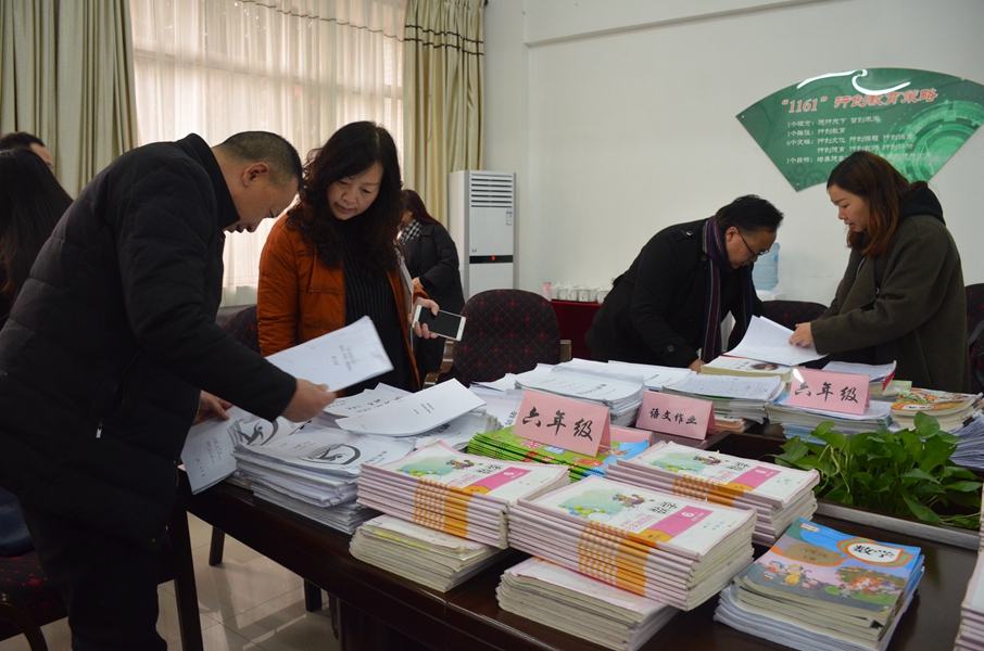 德陽市教科院視導德外小學課堂教學和教育科研工作.JPG
