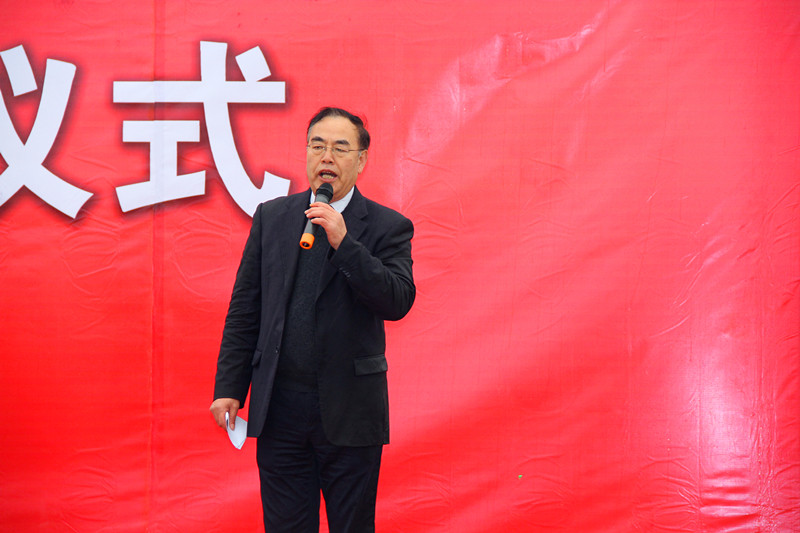 李志強(qiáng)董事主持開工儀式.jpg